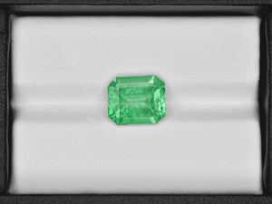 8801312-octagonal-lustrous-yellowish-green-grs-colombia-natural-emerald-3.69-ct