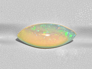 8801556-cabochon-light-yellow-with-multi-color-flashes-igi-ethiopia-natural-white-opal-4.15-ct