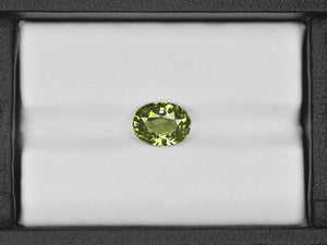 8801951-oval-lively-yellowish-green-changing-to-reddish-brown-igi-gii-madagascar-natural-alexandrite-2.56-ct
