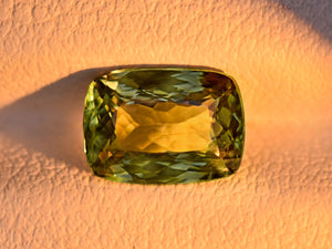 8802047-cushion-fiery-intense-green-igi-russia-natural-alexandrite-2.10-ct