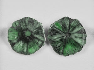 8802116-cabochon-dark-green-with-black-spokes-igi-colombia-natural-trapiche-emerald-13.45-ct