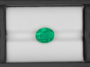 8802917-oval-lively-vivid-green-gii-zambia-natural-emerald-3.86-ct
